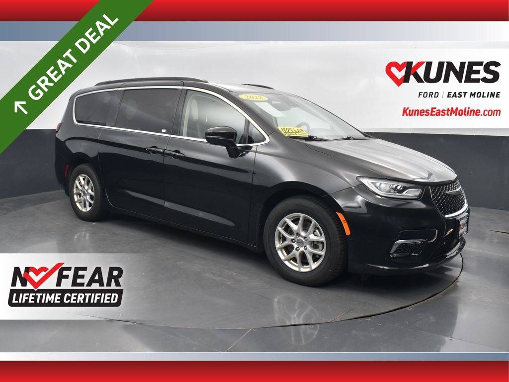2022 Chrysler Pacifica Touring L — Minivan — 70,415 mi — East Moline, IL