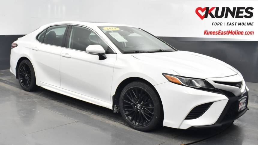 2019 Toyota Camry L — Sedan — 121,343 mi — East Moline, IL