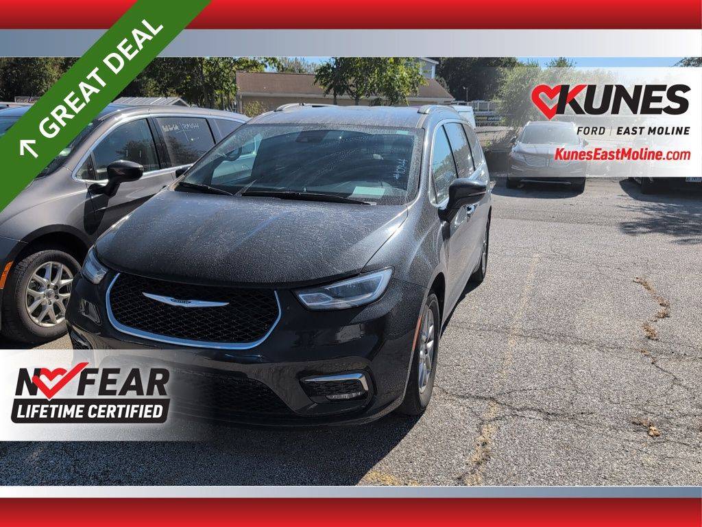 2022 Chrysler Pacifica Touring — Minivan — 83,456 mi — East Moline, IL