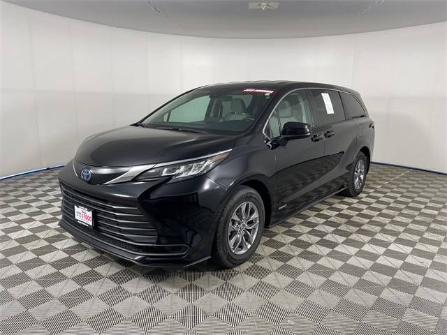 2021 Toyota Sienna LE — Minivan — 49,741 mi — Bremerton, WA