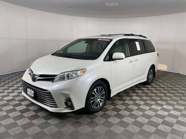 2020 Toyota Sienna XLE