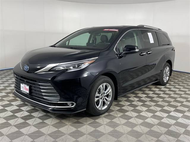 2023 Toyota Sienna Platinum — Minivan — 39,709 mi — Bremerton, WA
