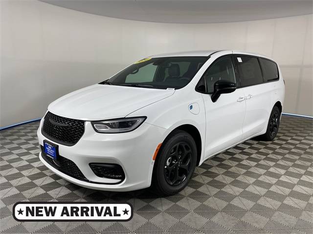 2024 Chrysler Pacifica Hybrid S Appearance Package — Minivan — 4,340 mi — Bremerton, WA