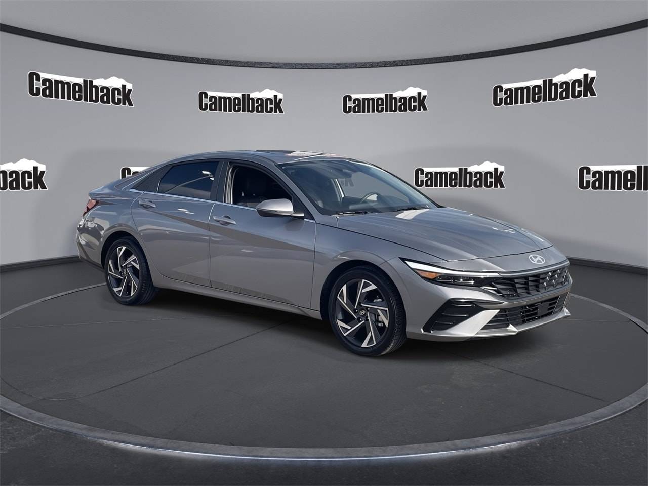 2025 Hyundai Elantra Limited — Sedan — 4,000 mi — Phoenix, AZ