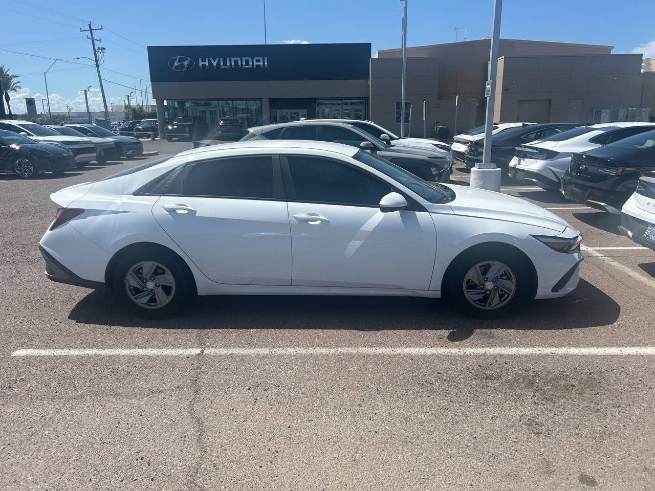 2024 Hyundai Elantra SE — Sedan — 37,450 mi — Phoenix, AZ