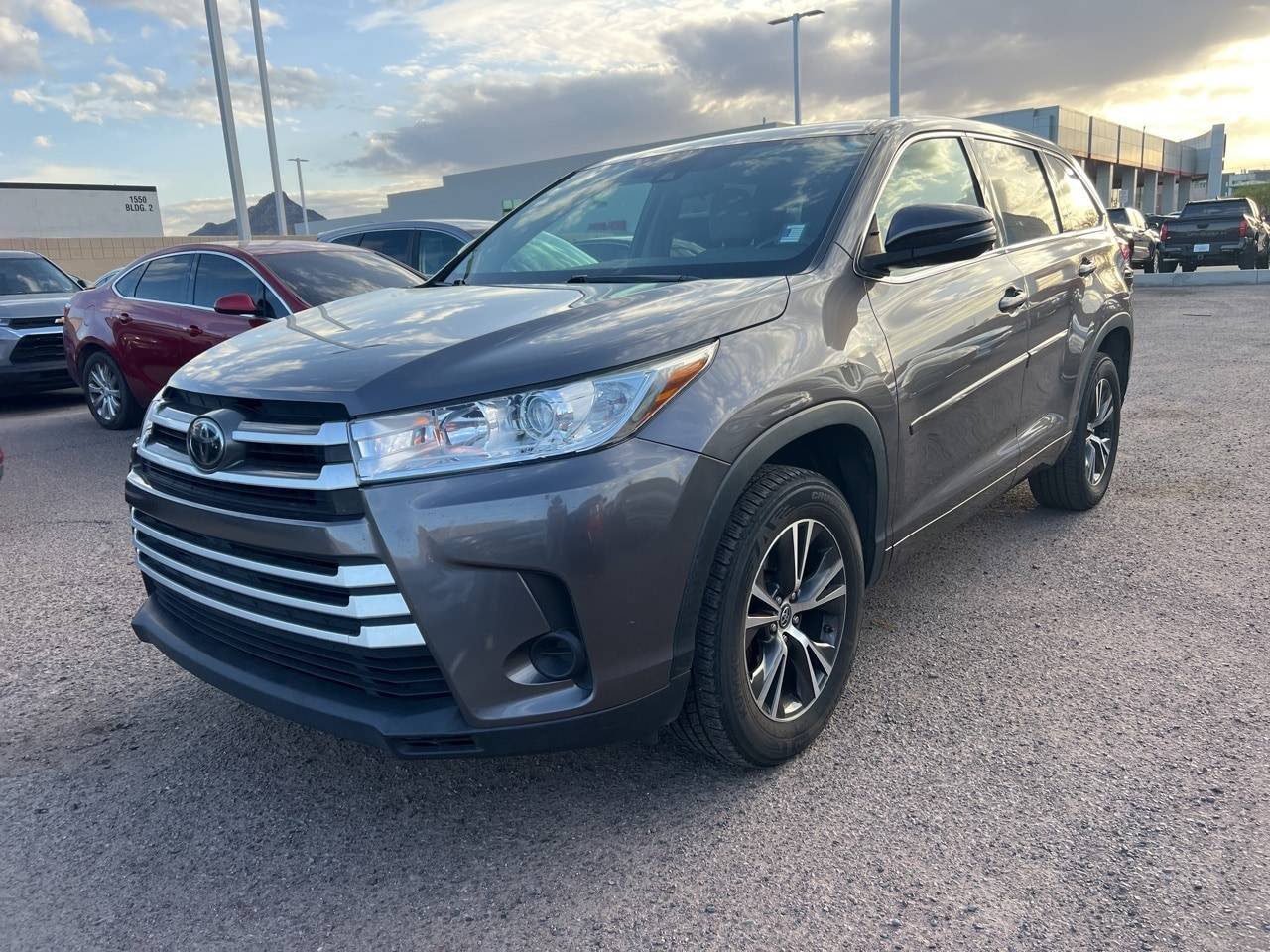 2017 Toyota Highlander LE V6 — SUV — 91,495 mi — Phoenix, AZ