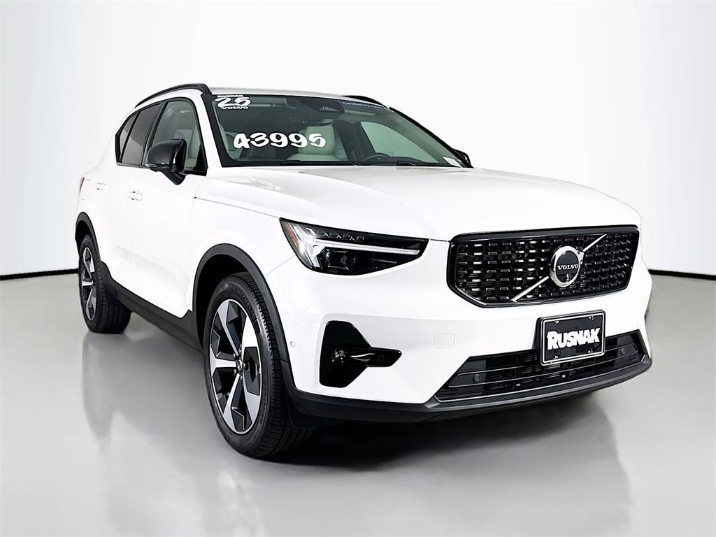 2025 Volvo XC40 Plus — SUV — 4,017 mi — Thousand Oaks, CA