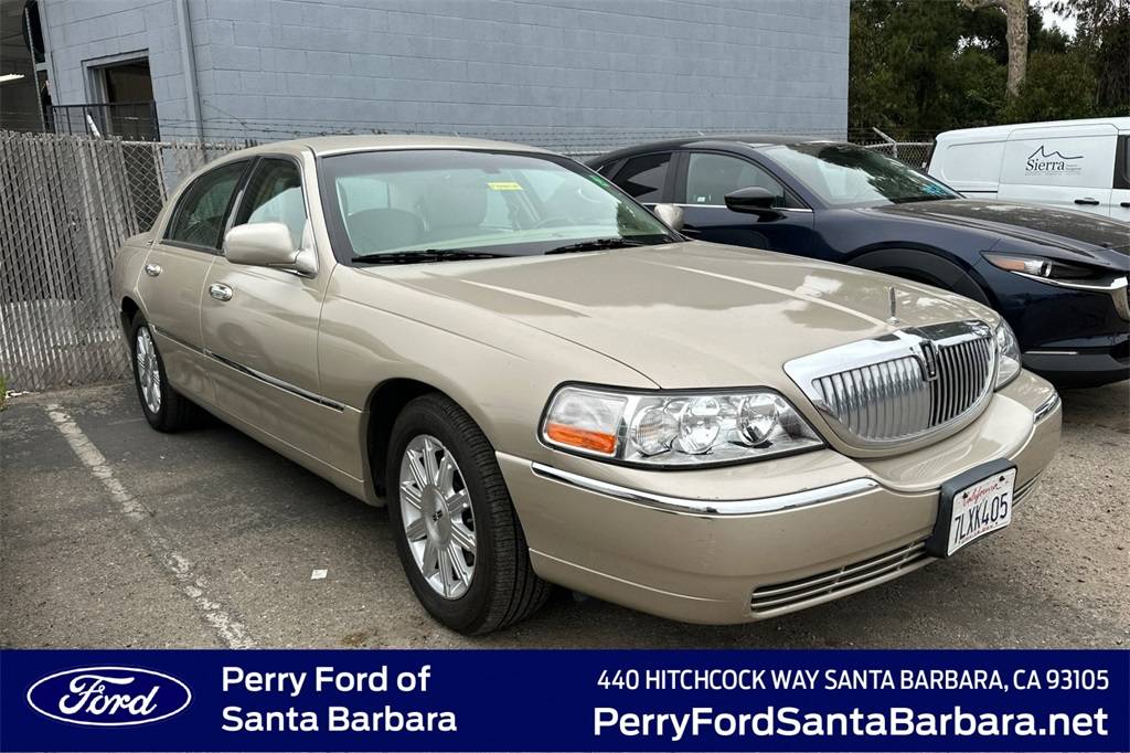 2011 Lincoln Town Car Signature Limited — Sedan — 43,986 mi — Santa Barbara, CA