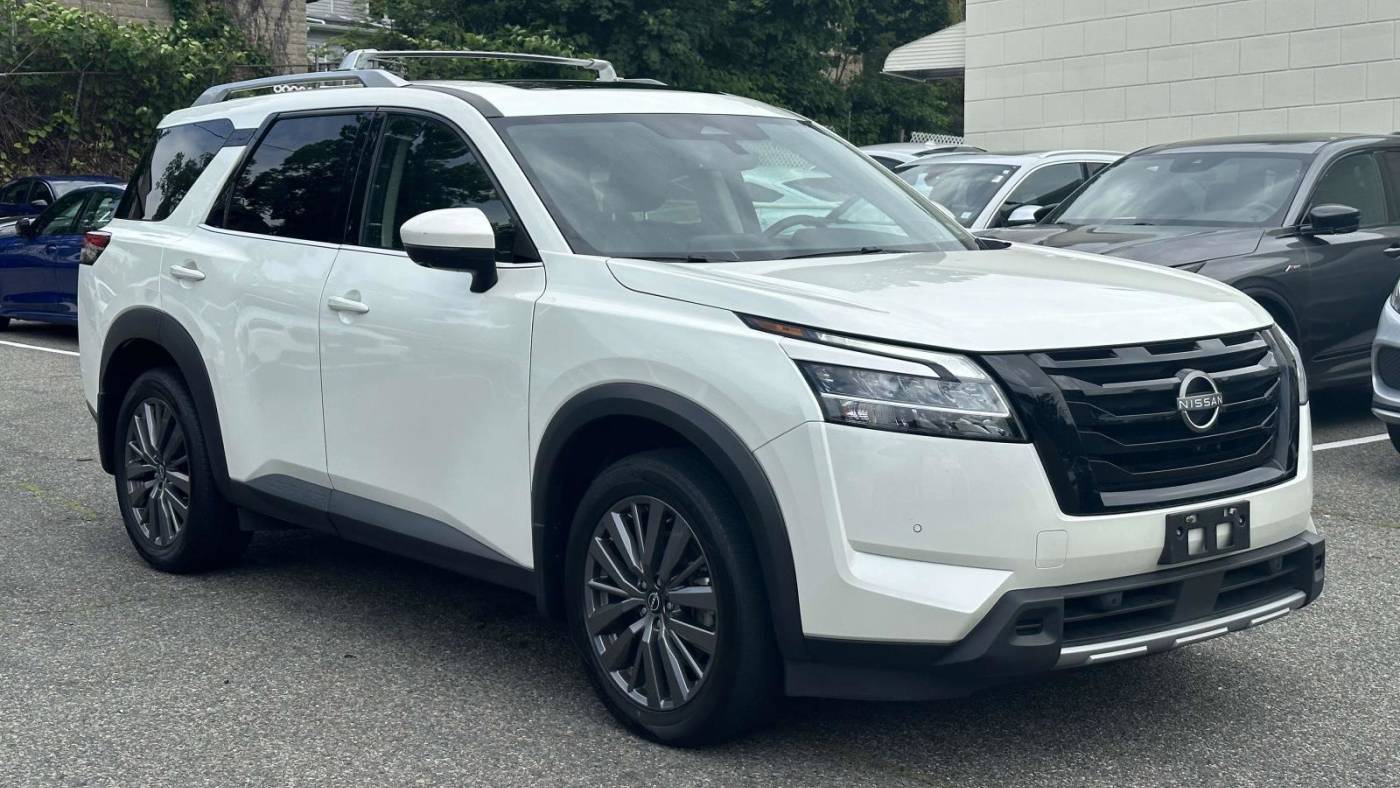 2023 Nissan Pathfinder SL