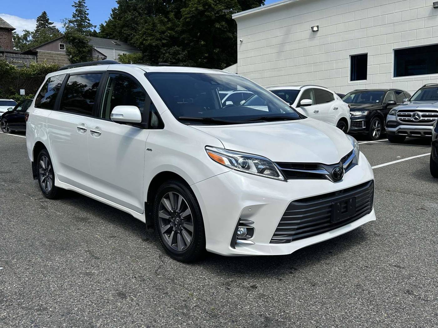 2020 Toyota Sienna Limited — Minivan — 61,650 mi — Great Neck, NY