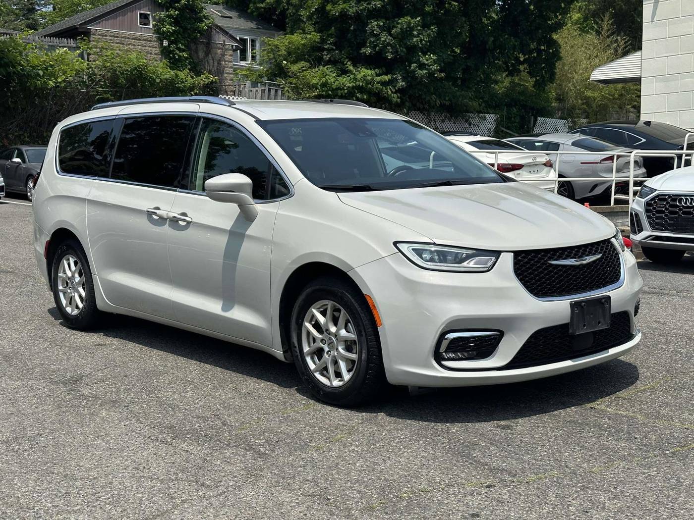 2021 Chrysler Pacifica Touring L — Minivan — 66,885 mi — Great Neck, NY