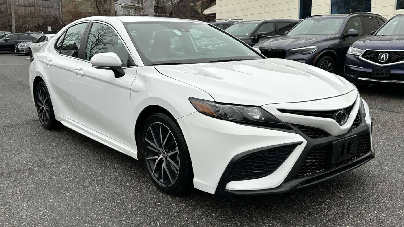 2023 Toyota Camry SE — Sedan — 58,642 mi — Great Neck, NY