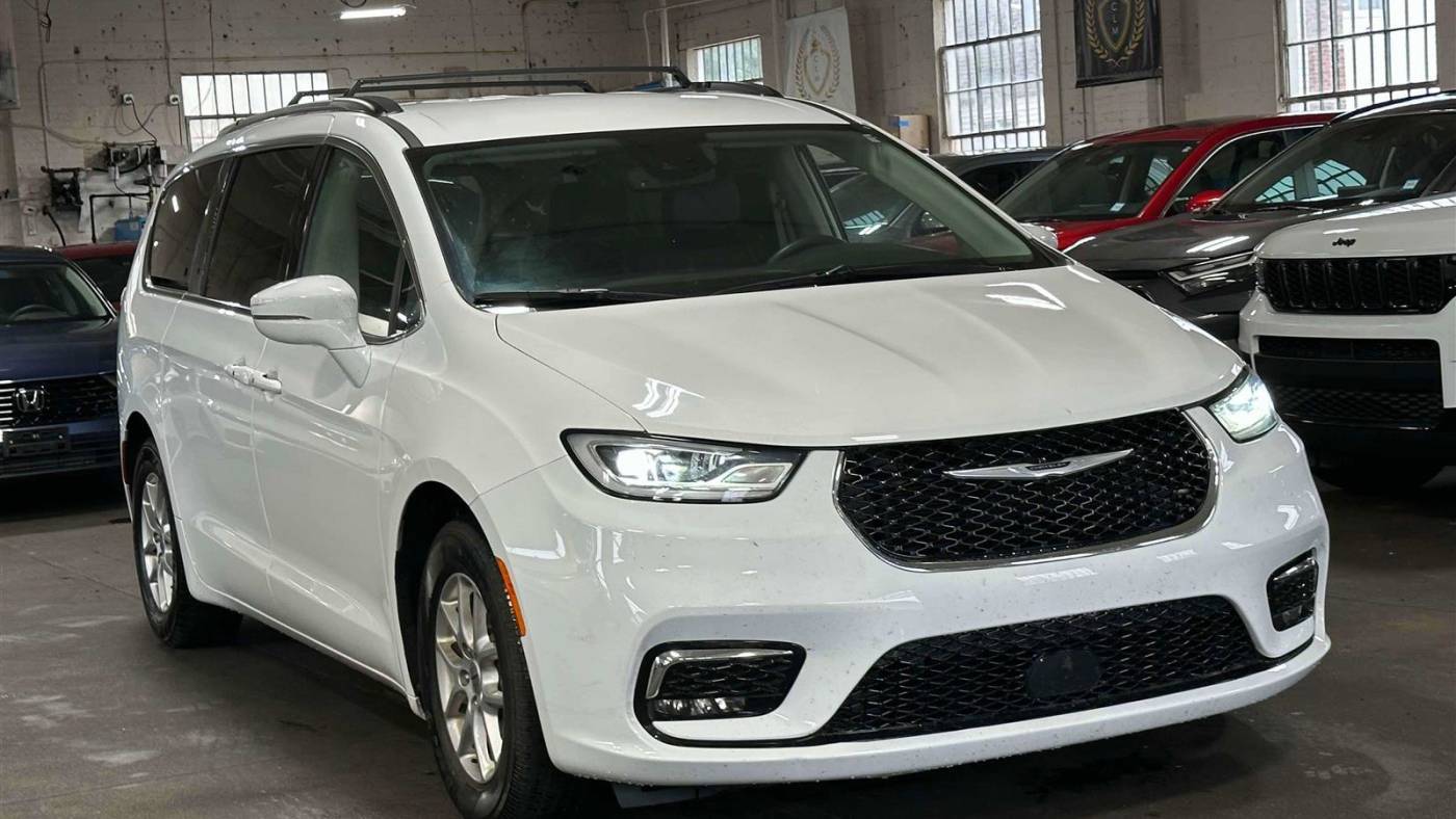 2022 Chrysler Pacifica Touring L — Minivan — 62,252 mi — Great Neck, NY