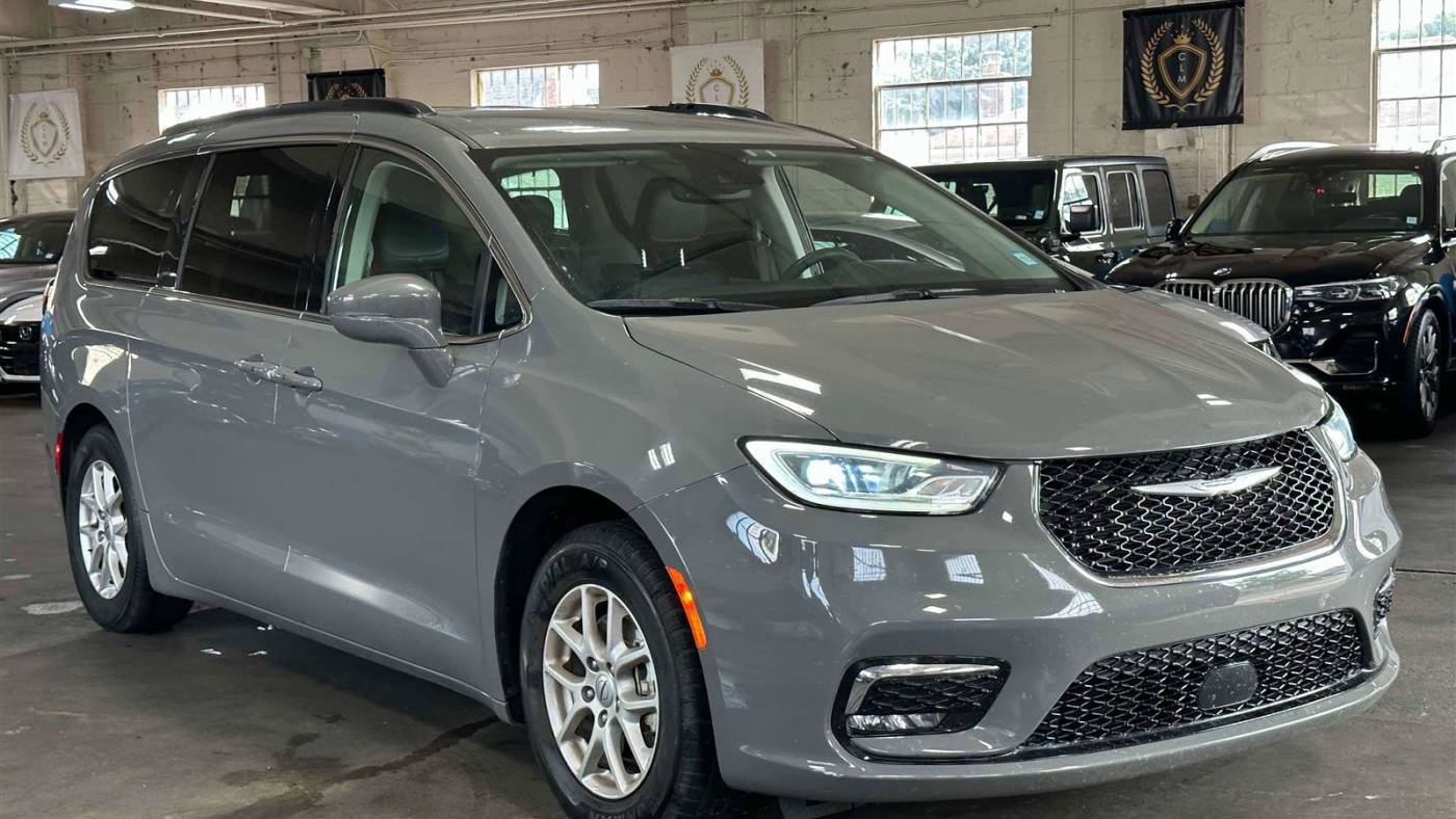 2022 Chrysler Pacifica Touring L — Minivan — 64,806 mi — Great Neck, NY