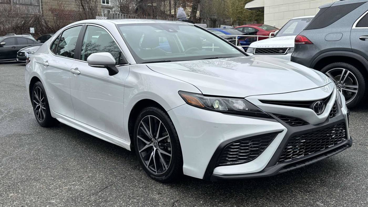 2023 Toyota Camry SE — Sedan — 57,254 mi — Great Neck, NY