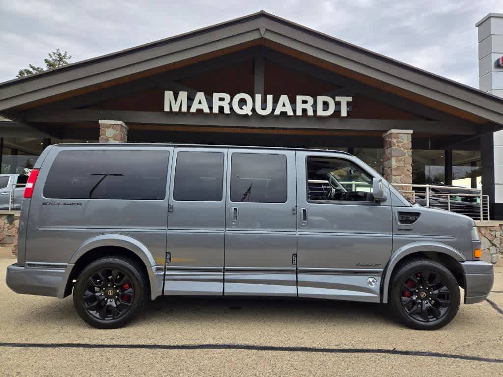 2023 GMC Savana Cargo Van Base — Cargo Van — 17,330 mi — Barrington, IL