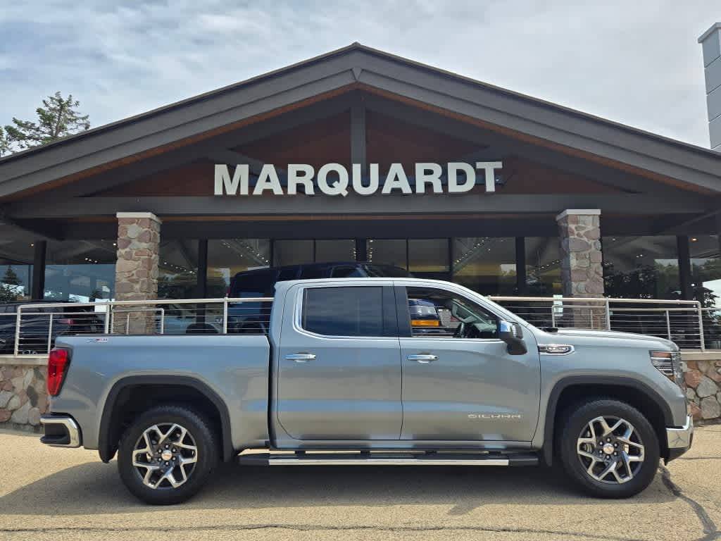 2024 GMC Sierra 1500 SLT — Pickup Truck — 7,900 mi — Barrington, IL
