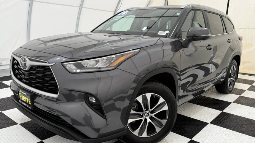 2024 Toyota Highlander LE — SUV — 2,690 mi — Seattle, WA