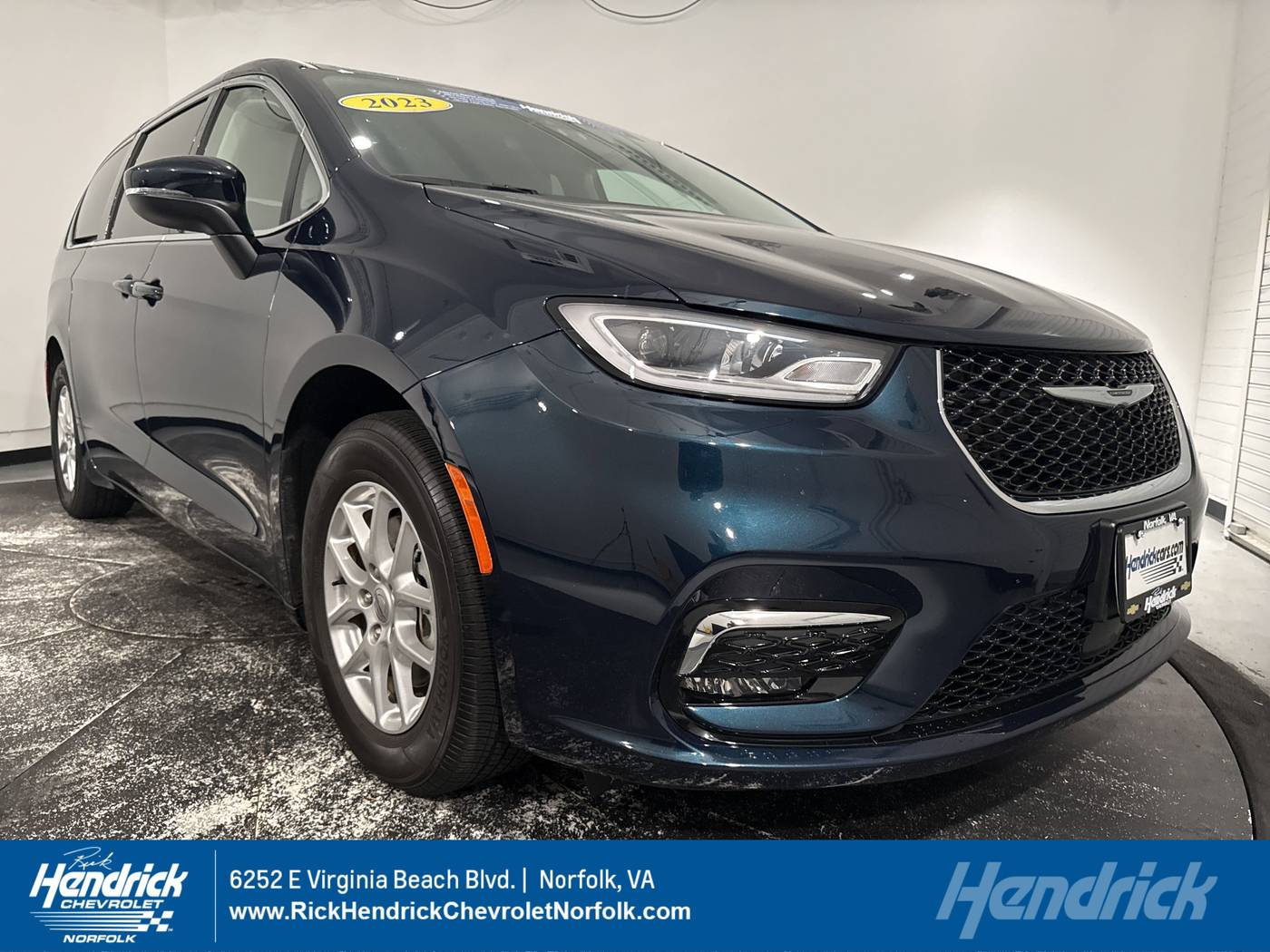 2023 Chrysler Pacifica Touring L — Minivan — 39,282 mi — Norfolk, VA