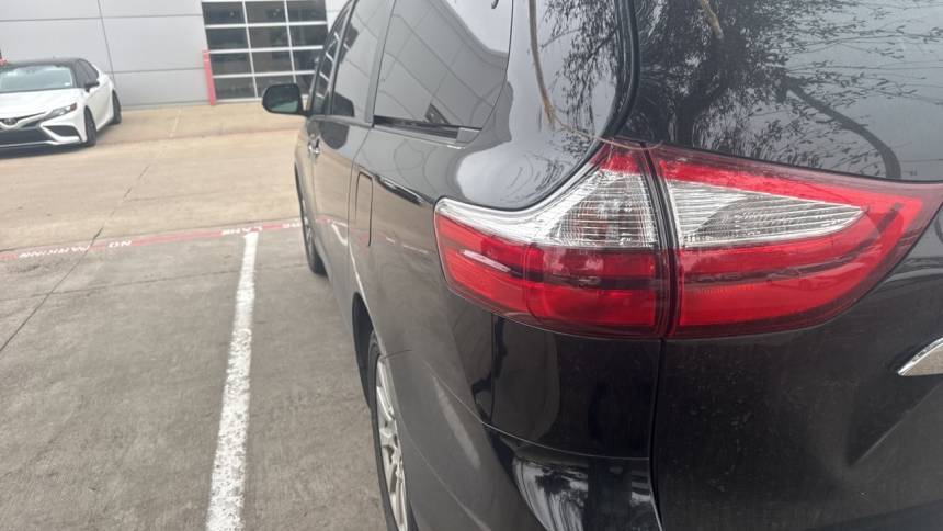 2017 Toyota Sienna XLE — Minivan — 81,488 mi — Grapevine, TX