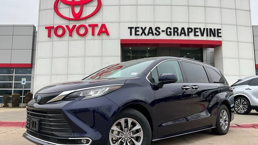 2023 Toyota Sienna XLE — Minivan — 43,638 mi — Grapevine, TX