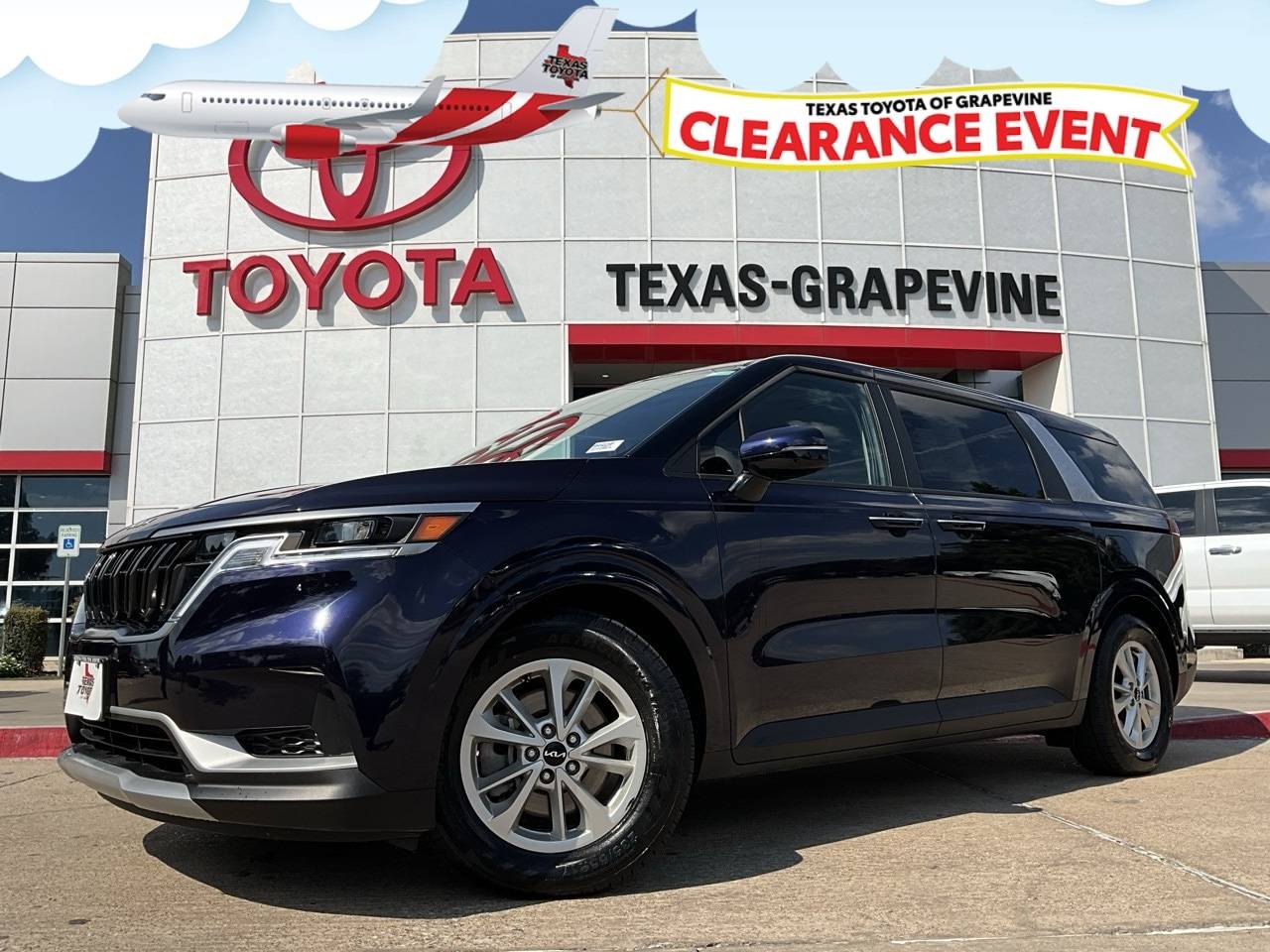 2024 Kia Carnival LXS — Minivan — 33,523 mi — Grapevine, TX