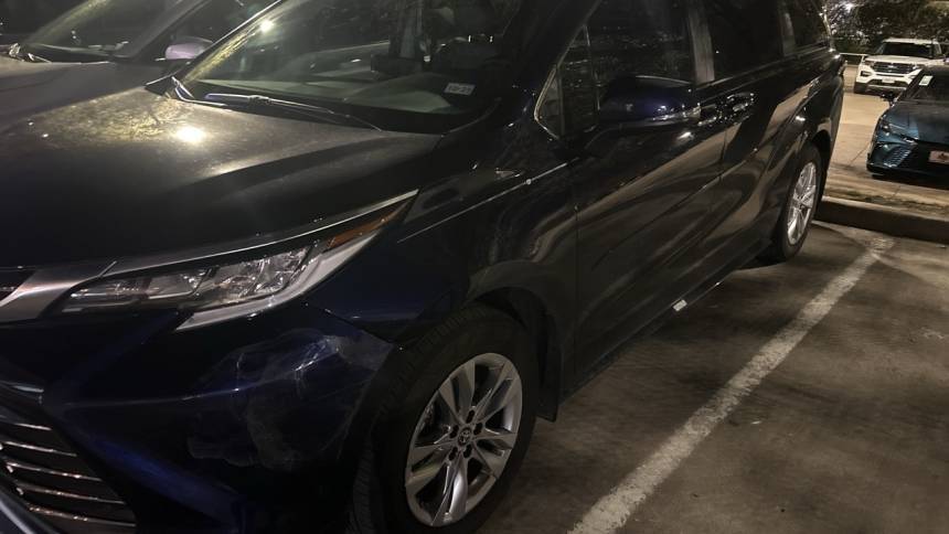 2023 Toyota Sienna Limited — Minivan — 9,161 mi — Grapevine, TX