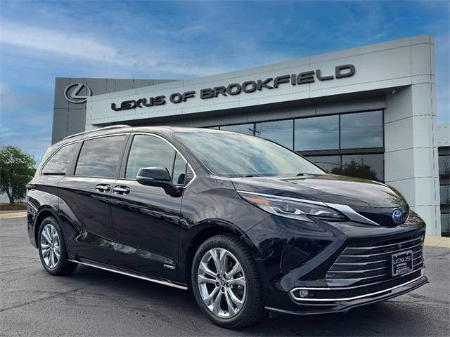 2021 Toyota Sienna Platinum — Minivan — 131,715 mi — Brookfield, WI
