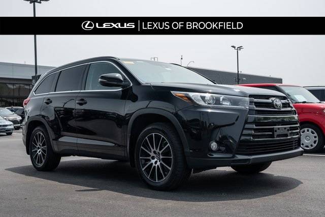 2017 Toyota Highlander SE V6 — SUV — 138,710 mi — Brookfield, WI