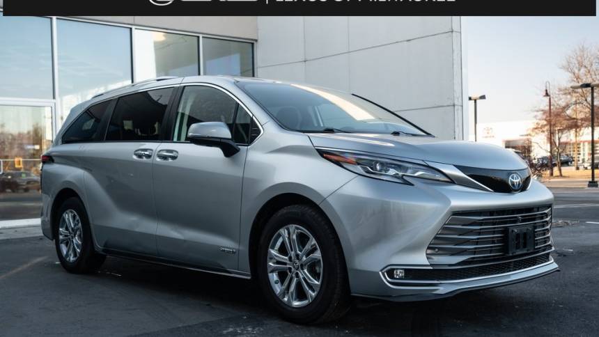 2021 Toyota Sienna Platinum — Minivan — 43,119 mi — Glendale, WI