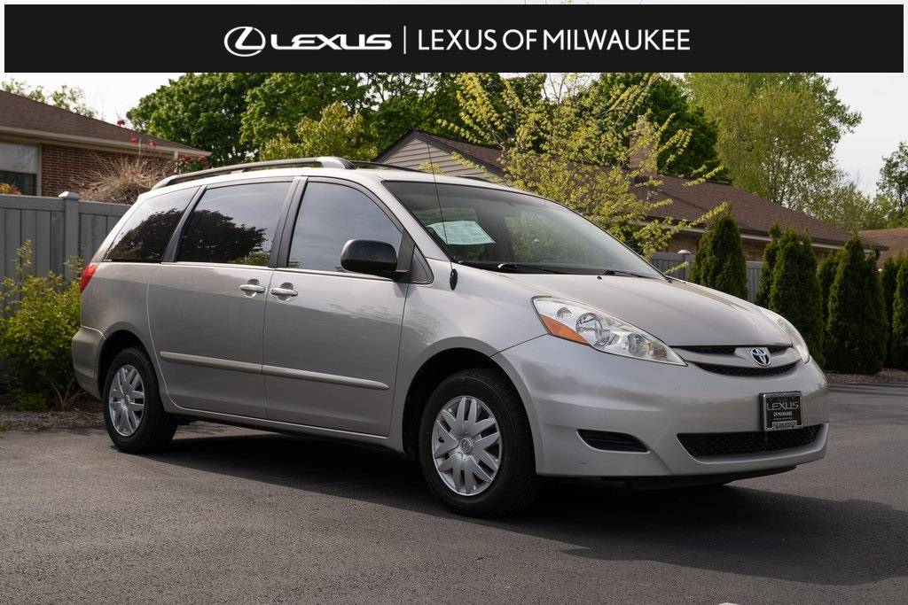 2010 Toyota Sienna CE — Minivan — 102,365 mi — Glendale, WI