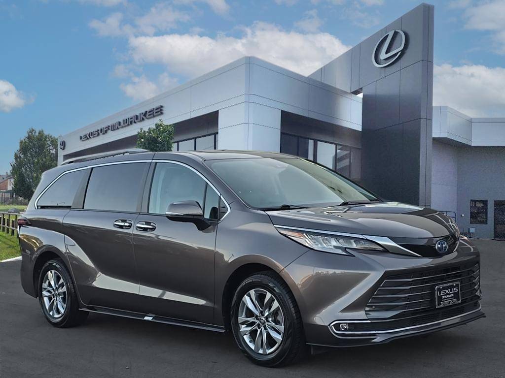 2024 Toyota Sienna Limited — Minivan — 84,523 mi — Glendale, WI