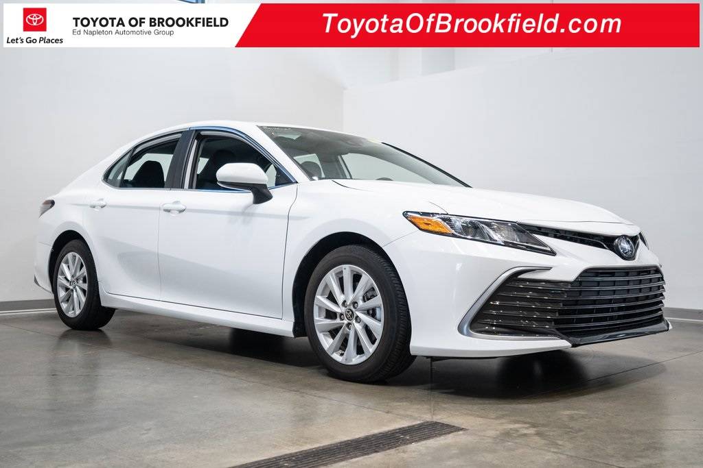2024 Toyota Camry LE — Sedan — 10,543 mi — Brookfield, WI