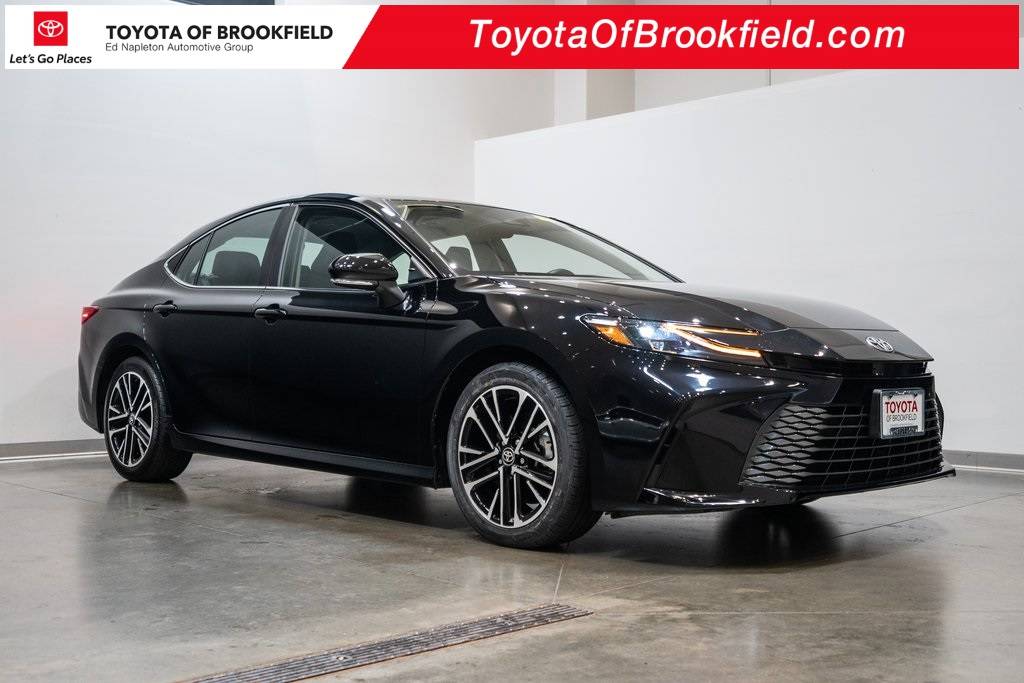2025 Toyota Camry Hybrid XLE — Sedan — 7,273 mi — Brookfield, WI