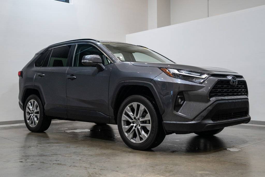 2022 Toyota RAV4 XLE Premium — SUV — 14,424 mi — Brookfield, WI