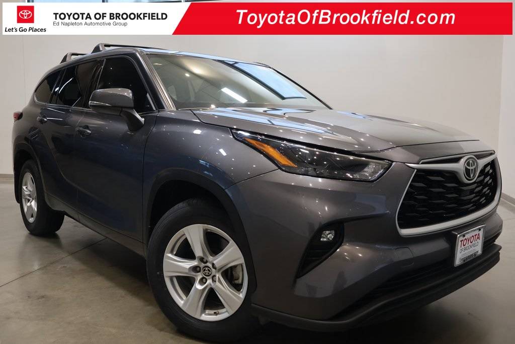 2022 Toyota Highlander LE — SUV — 32,274 mi — Brookfield, WI
