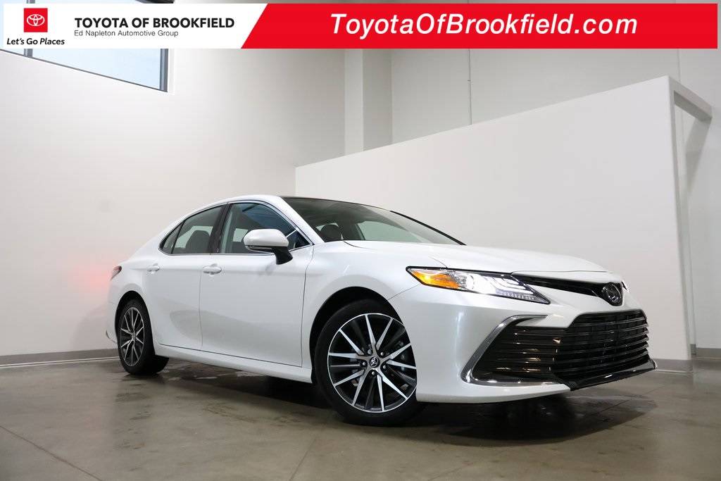 2023 Toyota Camry XLE — Sedan — 22,304 mi — Brookfield, WI