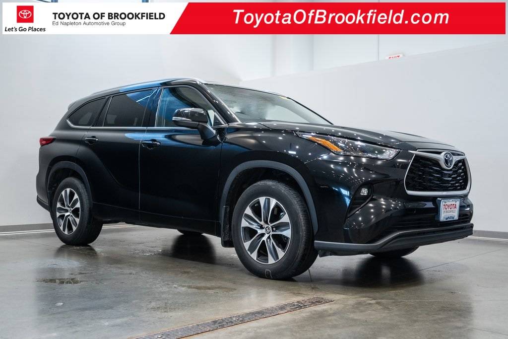 2022 Toyota Highlander XLE — SUV — 21,340 mi — Brookfield, WI