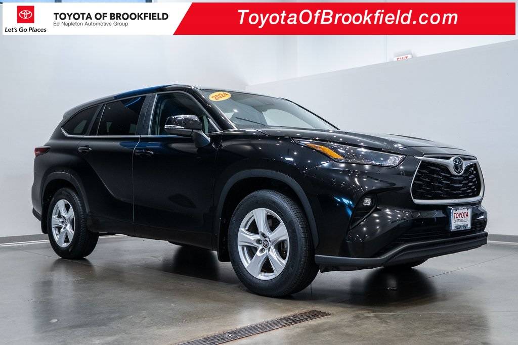 2024 Toyota Highlander LE — SUV — 29,797 mi — Brookfield, WI