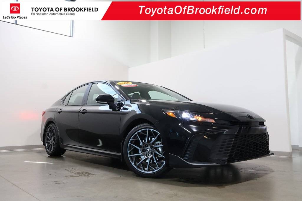 2025 Toyota Camry SE — Sedan — 4,526 mi — Brookfield, WI