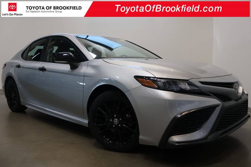 2022 Toyota Camry Hybrid SE — Sedan — 40,304 mi — Brookfield, WI
