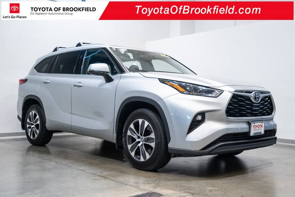 2022 Toyota Highlander XLE — SUV — 29,555 mi — Brookfield, WI