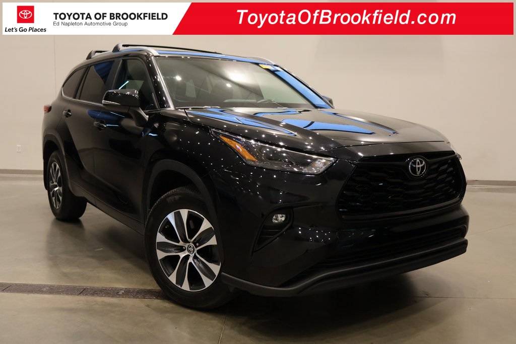 2023 Toyota Highlander L — SUV — 27,427 mi — Brookfield, WI