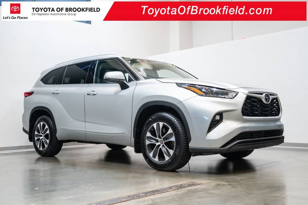 2022 Toyota Highlander XLE — SUV — 31,296 mi — Brookfield, WI