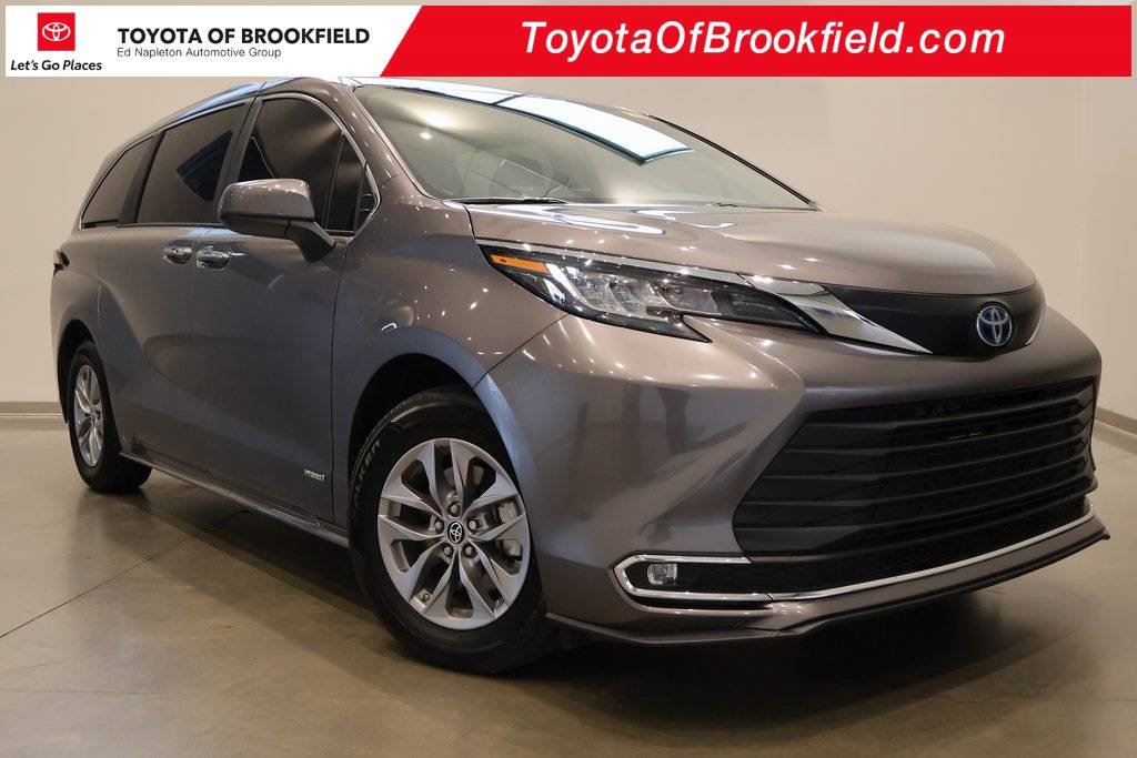 2023 Toyota Sienna XLE — Minivan — 22,098 mi — Brookfield, WI