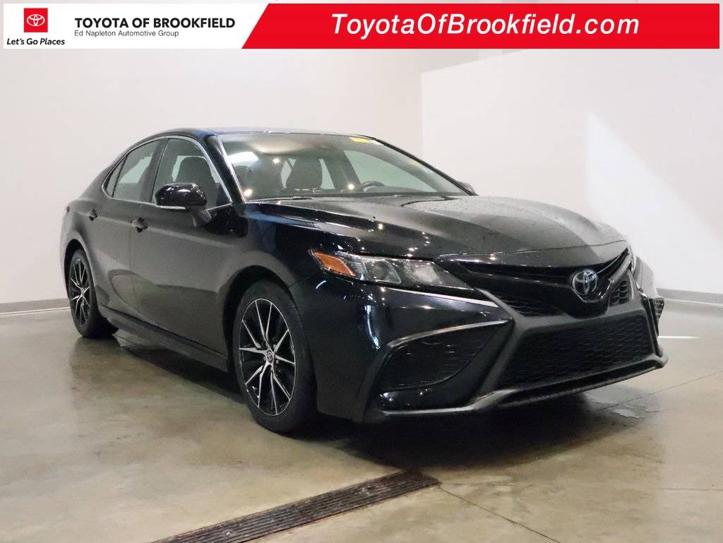 2022 Toyota Camry SE — Sedan — 46,429 mi — Brookfield, WI