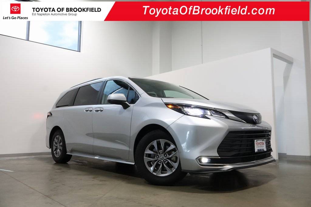 2023 Toyota Sienna XLE — Minivan — 56,266 mi — Brookfield, WI