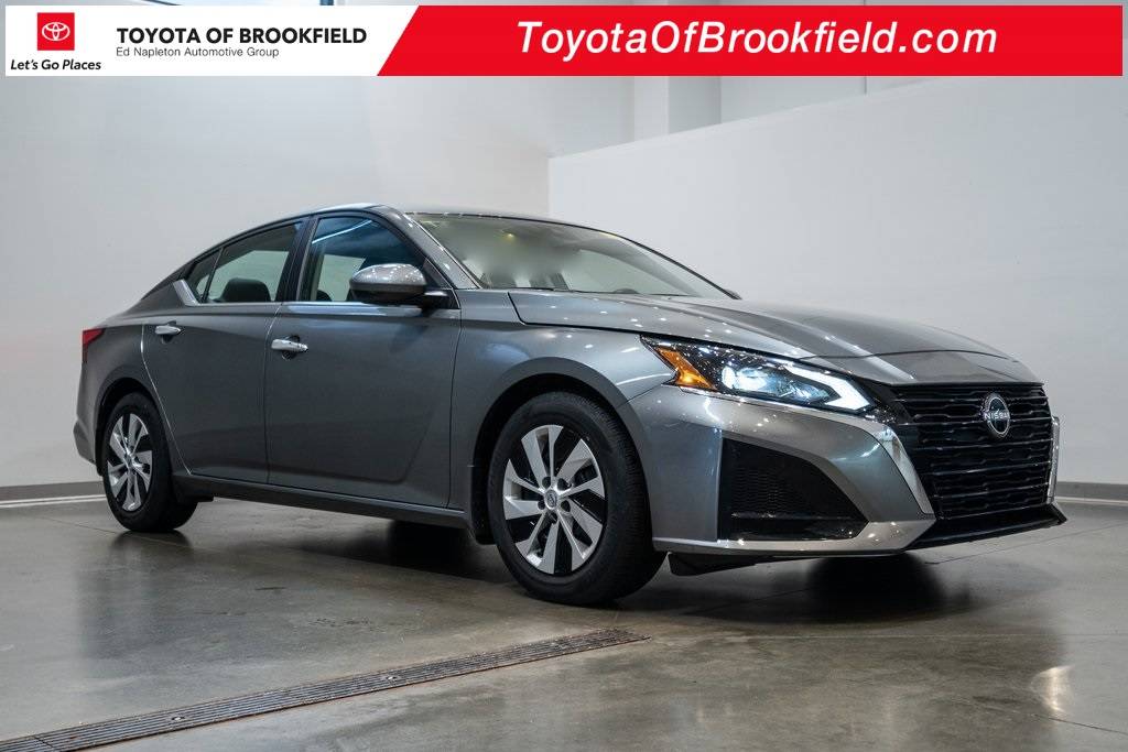 2023 Nissan Altima S — Sedan — 22,652 mi — Brookfield, WI