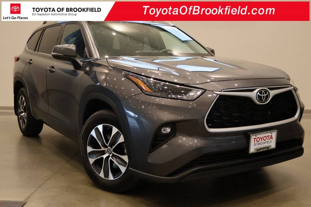 2022 Toyota Highlander XLE — SUV — 38,430 mi — Brookfield, WI