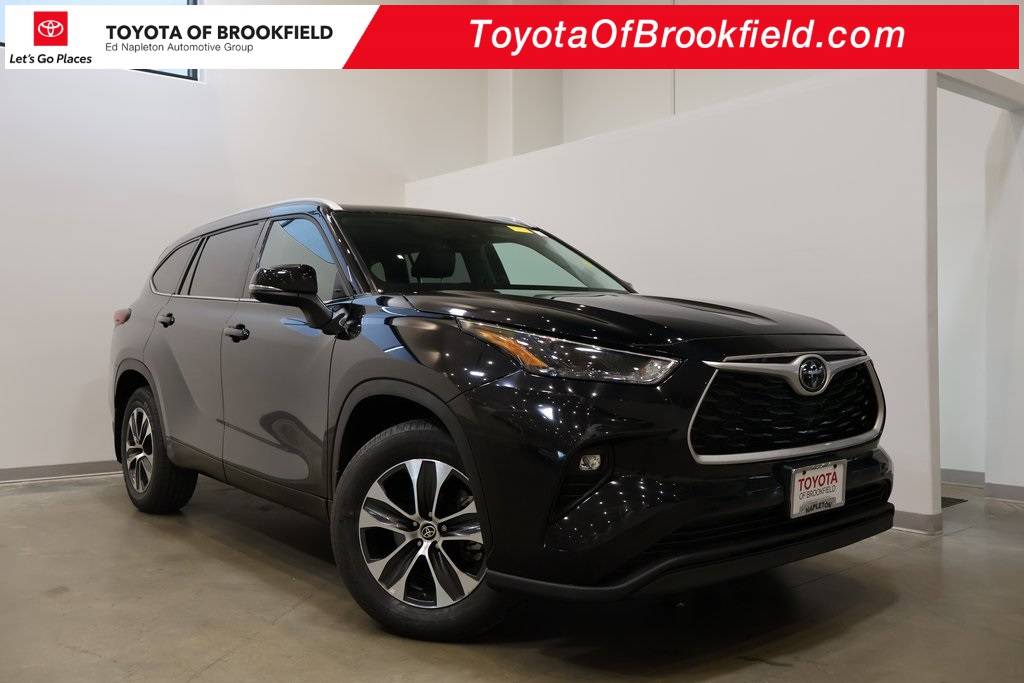 2022 Toyota Highlander XLE — SUV — 14,008 mi — Brookfield, WI